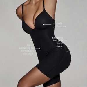 Skims Ultimate Body Push-Up Butt Enhancing Padded Mid Thigh Bodysuit NWT